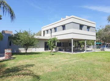 Casa · 250m² · 6 Ambientes · 2 Cocheras · Casa Minimalista, 4 Dorm..