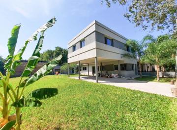 Casa · 250m² · 6 Ambientes · 2 Cocheras · Casa Minimalista, 4 Dorm..