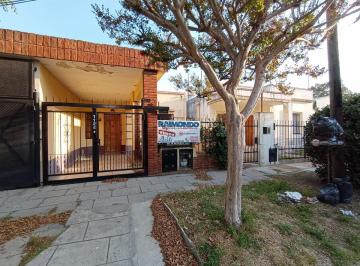Casa · 80m² · 4 Ambientes · 1 Cochera · Casa en PH con Cochera a 5 Cuadras de La Estacion