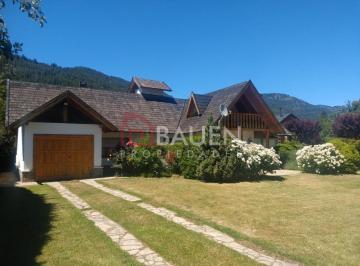 Casa · 171m² · 9 Ambientes · 1 Cochera · Imperdible Propiedad a 100 m del Lago Lacar