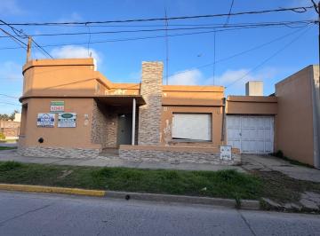 Casa de 6 ambientes, Carmen de Areco · Propiedad con Depto. Independiente en Ubicación Céntrica.