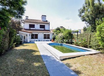 Casa de 6 ambientes, Morón · Espectacular Chalet en Venta en Castelar