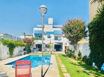 Casa · 280m² · 7 Ambientes · 2 Cocheras · Venta Casa 5 Ambientes Ramos Mejía con Piscina