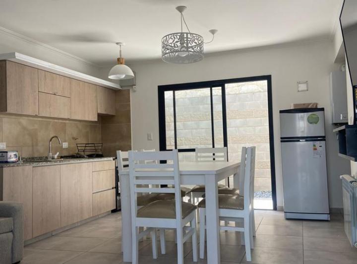 Casa · 80m² · 3 Ambientes · 1 Cochera