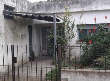Casa · 200m² · 2 Dormitorios · Casa Antigua a Reciclar con Terreno de 1764 m²