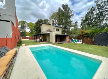 Casa · 92m² · 3 Ambientes · Excelente Casa con Piscina y Jardin en Venta en Funes