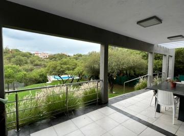 Casa · 300m² · 4 Ambientes · Vendo Importante Casa Amoblada en 5 Lomas