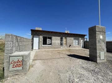 Casa · 60m² · 4 Ambientes · 1 Cochera · Venta - Casa de 2 Dorm. - Barrio Altue - C040