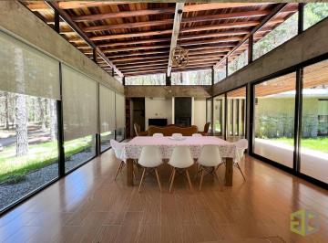 Casa · 170m² · 4 Ambientes · Casa - Villarobles