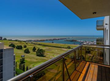 Departamento · 70m² · 2 Ambientes · Moderno Departamento de Categoría, con Vista Al Mar y Al Golf de Playa Grande.