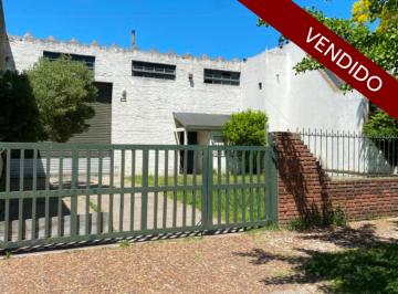 Bodega-Galpón · 211m² · Galpón Cercano Al Cruce de Las Av Juan B. Justo y Champagnat. Vendido