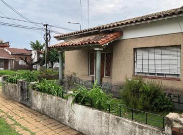 Casa de 4 ambientes, Morón · Chalet 4 Ambientes con Cochera y Patio. -