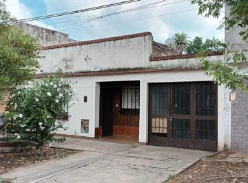 Casa · 80m² · 3 Ambientes · 1 Cochera · Casa en Emparanza 2916
