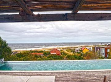 Casa · 180m² · 6 Ambientes · 1 Cochera · Casa en Alquiler con Vista Al Mar El Chorro