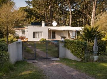Casa · 95m² · 2 Dormitorios · 10 Cocheras · Casa Americana en Sierra 3 Amb con Pileta