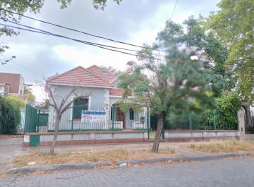 Casa · 324m² · 12 Ambientes · 2 Cocheras · Chalet de Estilo Sobre Lote de 17,32 X 40