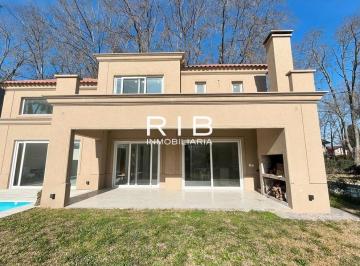 Casa de 4 ambientes, Pilar · Impecable Propiedad Neoclásica a Estrenar