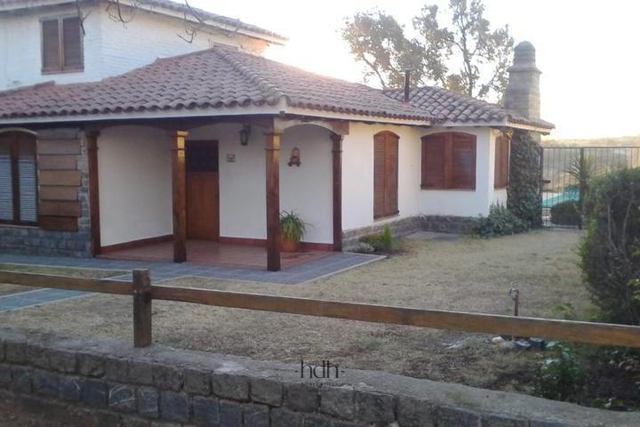 Casa · 200m² · 5 Ambientes · 1 Cochera