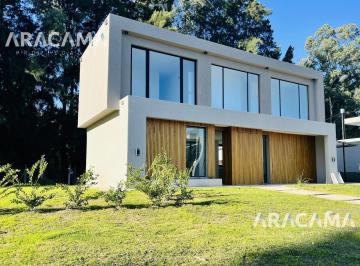 Casa · 130m² · 4 Ambientes · 1 Cochera · Casa en Venta en Lares de Canning - Canning