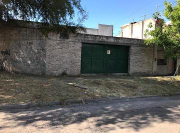 Casa · 225m² · Deposito Mas Cochera de 225 m Cuadrados en Villa Bosch