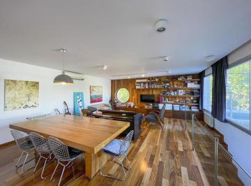 Casa · 205m² · 6 Ambientes · 2 Cocheras · Casa de Diseño con 3 Dorm. y Toda La Onda