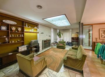 Casa · 269m² · 7 Ambientes · 2 Cocheras · Casa de Época de 3 Dorm. en Planta Baja