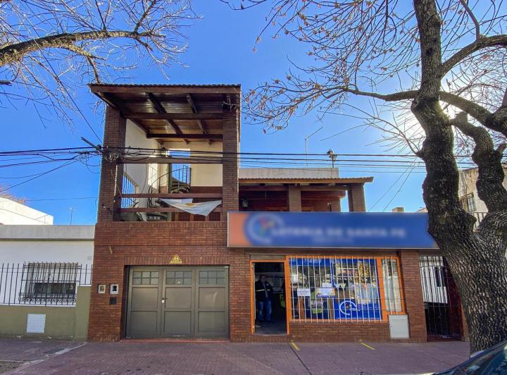Casa · 205m² · 6 Ambientes · 1 Cochera