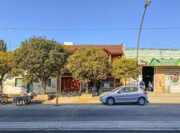 Casa · 223m² · 8 Ambientes · 6 Dorm. con Patio y Terraza