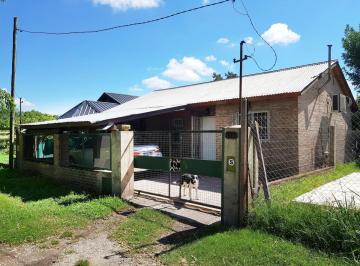 Casa · 80m² · 4 Ambientes · 1 Cochera · 3 Dorm. con Jardín y Parrillero