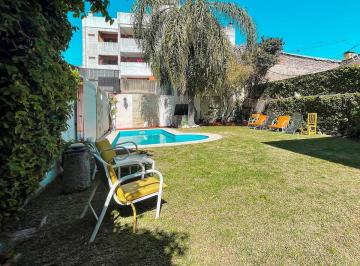Casa · 143m² · 8 Ambientes · 1 Cochera · Casa de 3 Dorm. con Pileta en Fisherton