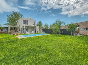 Casa · 75m² · 3 Ambientes · 1 Cochera · Casa con Pileta, Tierra de Sueños 3 Roldan