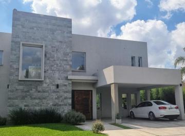 Casa · 280m² · 4 Ambientes · 2 Cocheras · Hermosa Casa en Weston