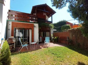 Casa · 82m² · 5 Ambientes · 1 Cochera · Excelente Duplex Adrogue - Toma Depto 2 Ambientes en Adrogue Hasta 40% del Valor