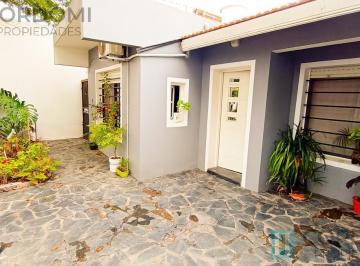 Casa · 70m² · 3 Ambientes · 1 Cochera · Venta Casa en Lanús Este