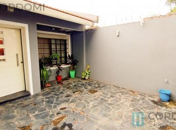 Casa · 70m² · 3 Ambientes · 1 Cochera · Venta Casa en Lanús Este