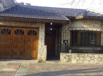 Casa de 4 ambientes, Villa Lugano · Casa en Lote Propio 8,66x20 m. 2 Plantas - Garaje - Patio - Terraza