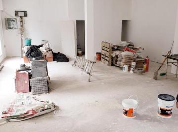 Local comercial · 100m² · 2 Ambientes · Local en Esquina
