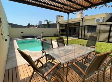 Casa · 4 Ambientes · 2 Cocheras · Imperdible Casa en Barrio Los Ceibos
