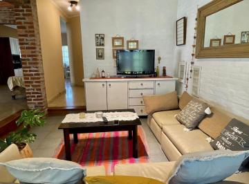 Casa · 200m² · 4 Ambientes · 2 Cocheras · Excelente Chalet con Pileta en Barrio Montecarlo