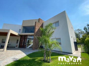 Casa · 372m² · 6 Ambientes · 4 Cocheras · Casa en Venta
