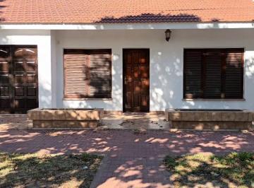 Casa · 70m² · 3 Ambientes · 1 Cochera · Casa Sobre Av Moreno a Cuadras de La Plaza Principal