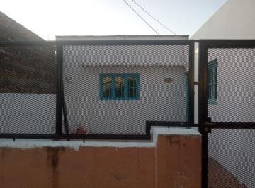 Casa · 100m² · 3 Ambientes · 1 Cochera · Casa a Restaurar de 2 Dorm. en Zona Sur de Rosario