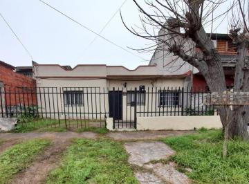 Casa · 90m² · 3 Dormitorios · 1 Cochera · Casa Americana en Venta. Villa Tesei