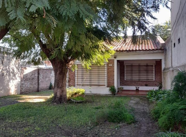 Casa · 100m² · 1 Dormitorio · 6 Cocheras