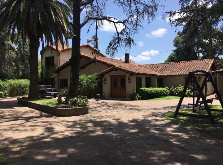 Casa · 400m² · 4 Dormitorios · 1 Cochera