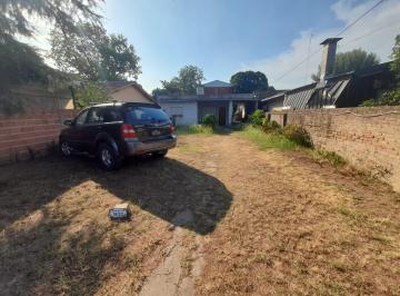 Terreno · 120m² · 3 Dormitorios · 10 Cocheras · Amplio Terreno Industrial de 487 m² en Venta (Dos Viviendas)