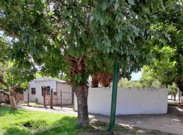Casa · 70m² · 3 Dormitorios · 2 Cocheras · Chalet en Venta en Ituzaingó