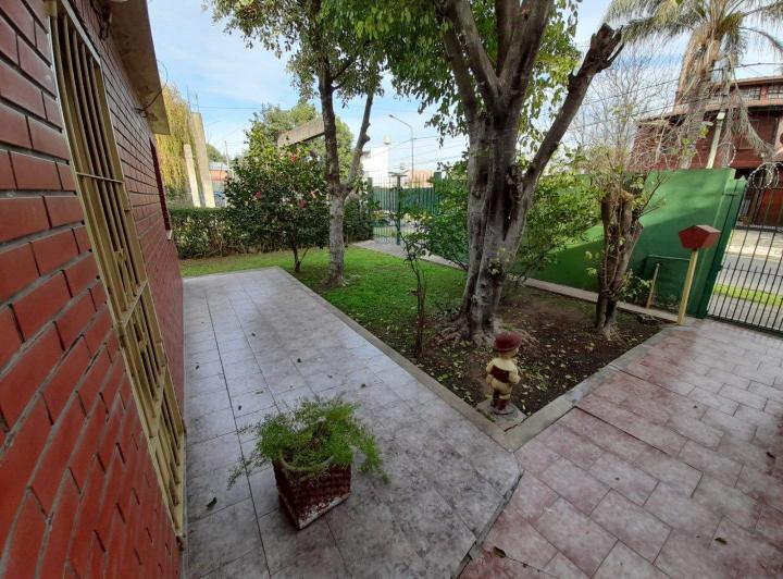 Casa · 90m² · 1 Dormitorio · 6 Cocheras