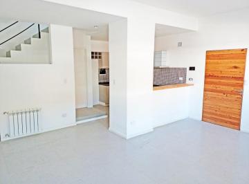 PH · 120m² · 4 Ambientes · 1 Cochera · Amplio PH en Triplex 4amb a Estrenar con Cochera.
