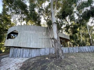 Casa · 240m² · 5 Ambientes · Increible Casa de 5 Ambientes